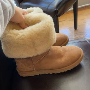 Women’s Fuzzy tan Ugg’s in great condition